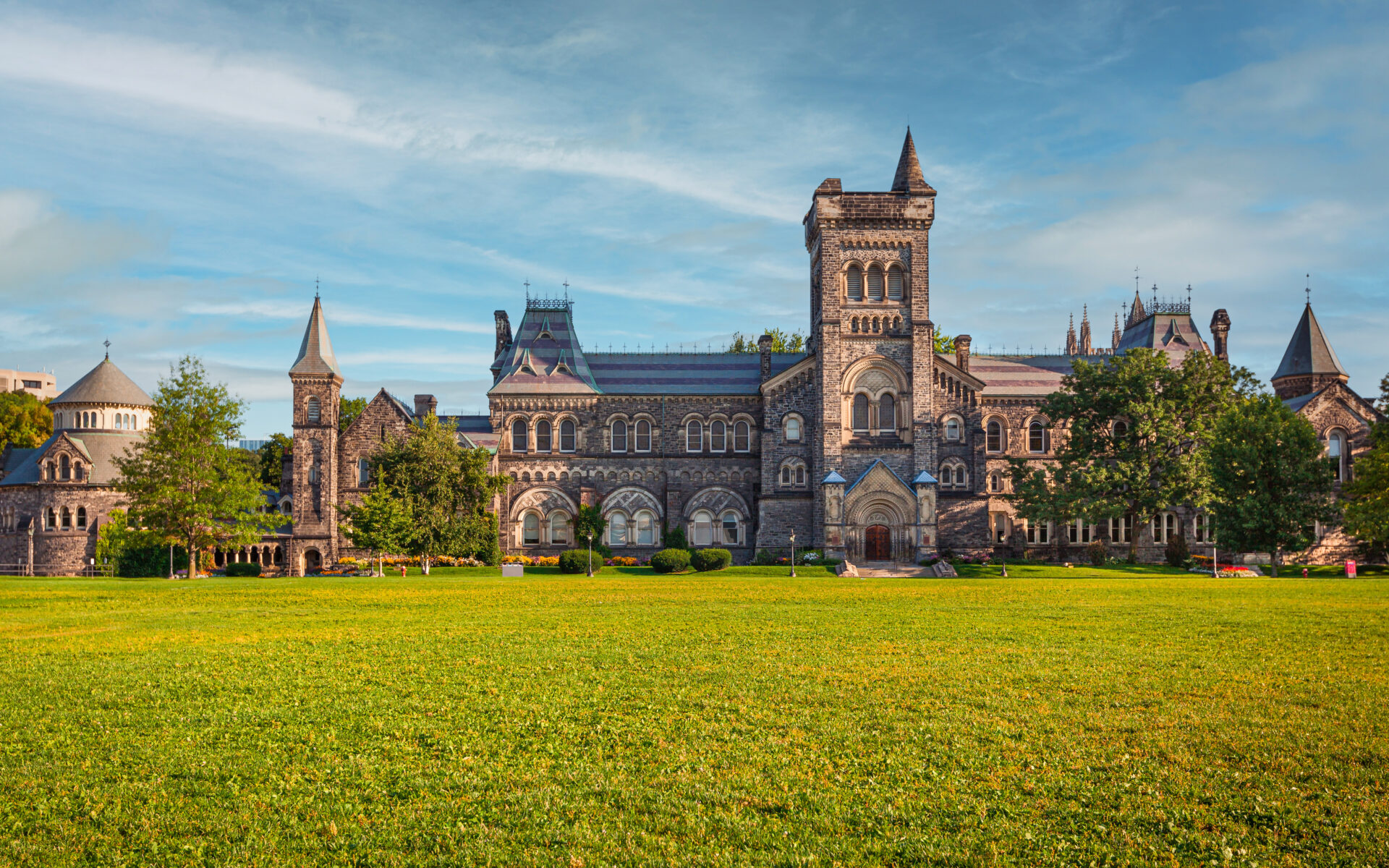 Calculer Les Frais De Scolarité De l'Université A Montréal En 2023 Pour Étudier Au Canada